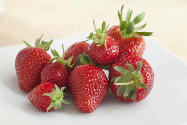 Strawberry mask for oily hair