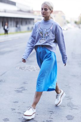 How to wear Blue Sneakers
