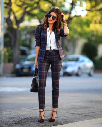 Pantsuit outfits to look trendy yet 