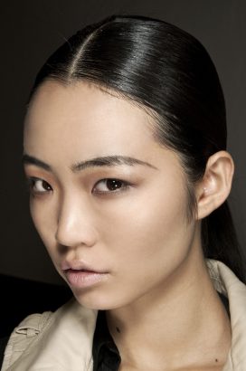 16 Minimalist makeup looks to suit dark hair